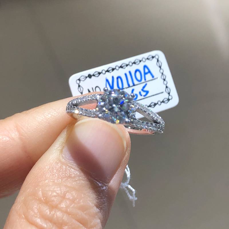 四爪圆钻水滴女戒S925银镀白金定制选款主石莫桑钻1.0ct/副石高碳钻
